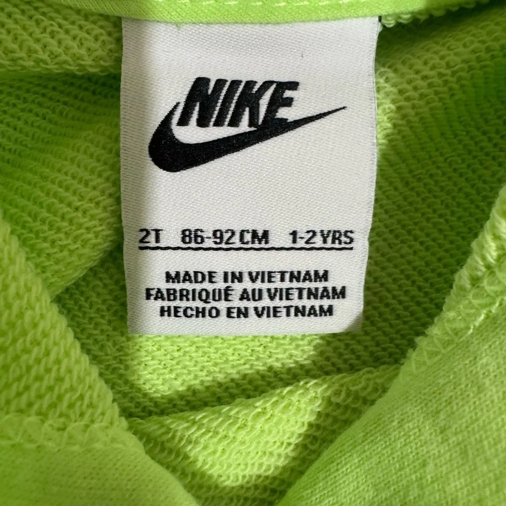 Nike baby boy 2t Kids Neon Green long sleeve winter Graphic Hoodie